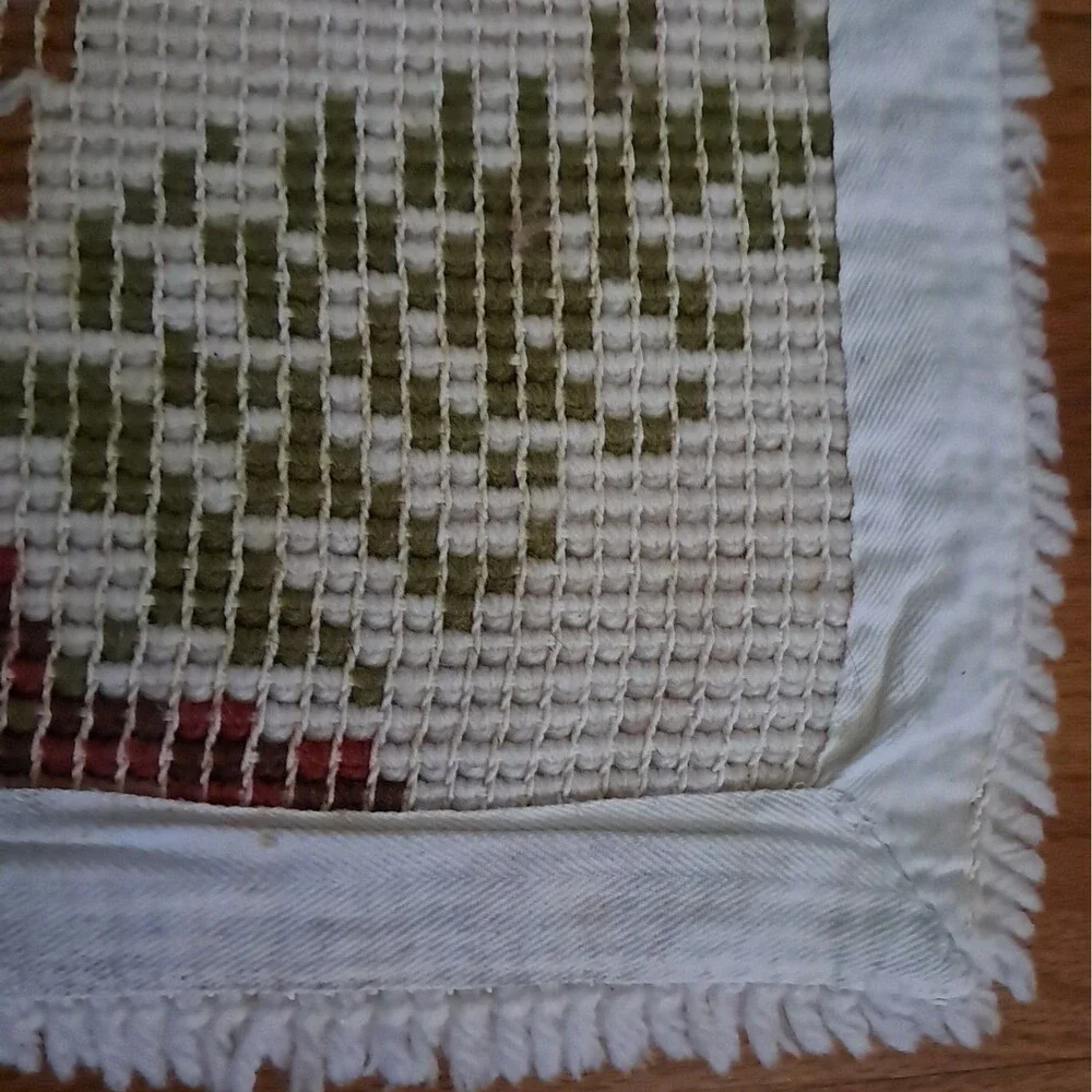 70s Mushroom Latch Hook Rug 19
